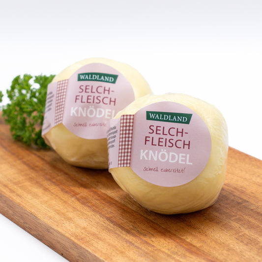 Selchfleischknödel eingeschweißt verpackt und mit einem Produktetikett versehen. 