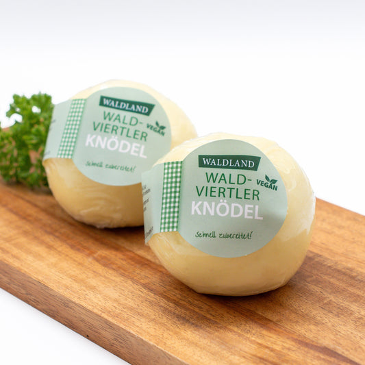 Waldviertler Knödel eingeschweißt verpackt und mit einem Produktetikett versehen. 